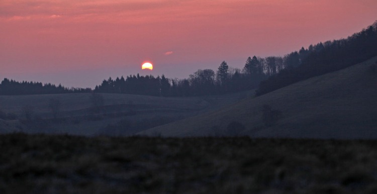 Sonnenaufgang hinter dem Kaiserstuhl
